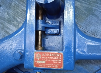 NP HANSENS juostinis siaurapjūklis – 3,7 kW galia, 800 mm ratų skersmuo