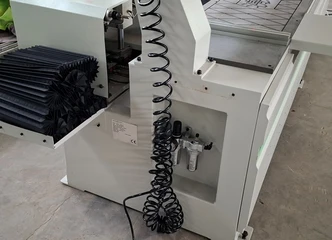 CNC staklės su Loran valdikliu – iki 105 m/min darbinis greitis