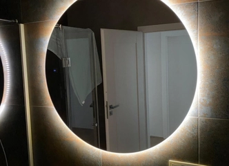 Veidrodžiai su LED apšvietimu – funkcija ir elegancija!