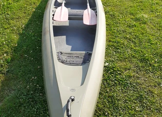 Išbandykite vandens nuotykį už 285€ su viskuo ko reikia||Baidarės Calypso: tvirtos, paruoštos plaukimui nuo 255€||Trivietė kanoja iš 3 sluoksnių – jūsų laisvė už 460€||Pati geriausia kaina baidarėms: komplektas jau su irklais ir liemenėmis